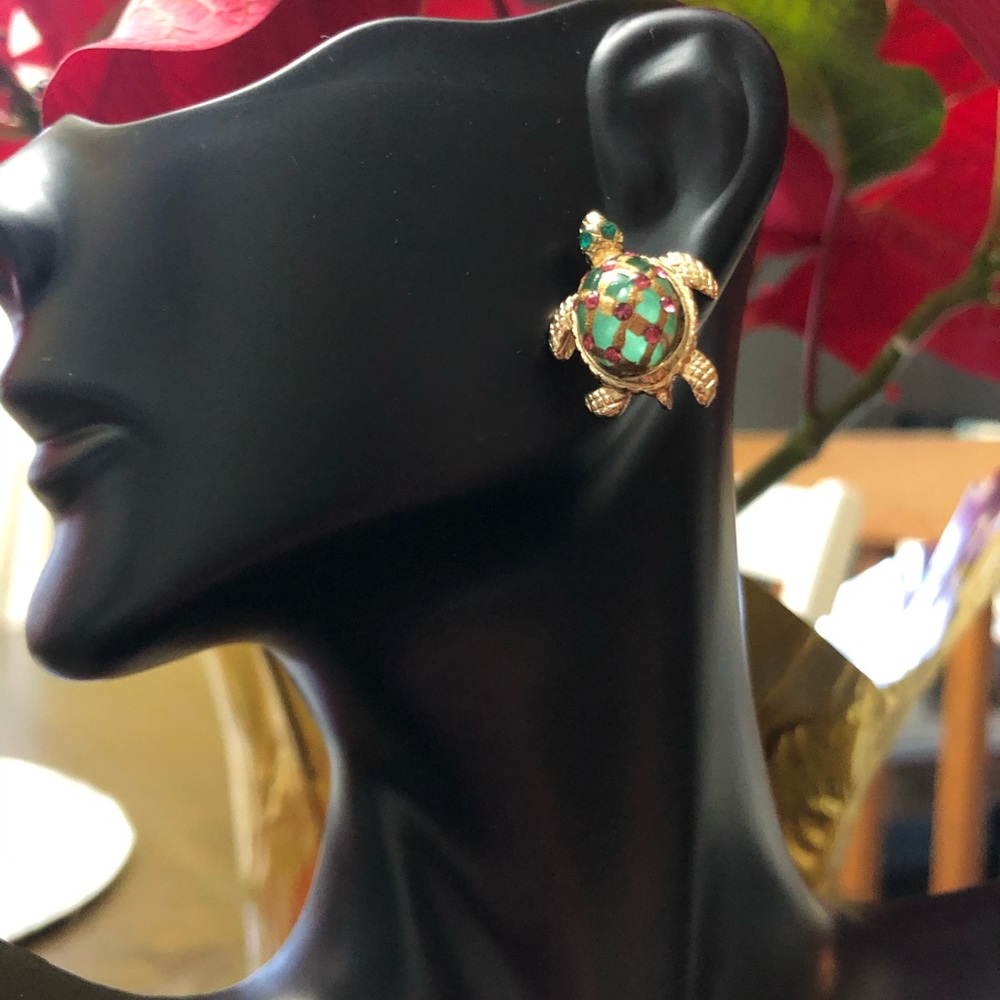 Betsey Johnson turtle earrings.